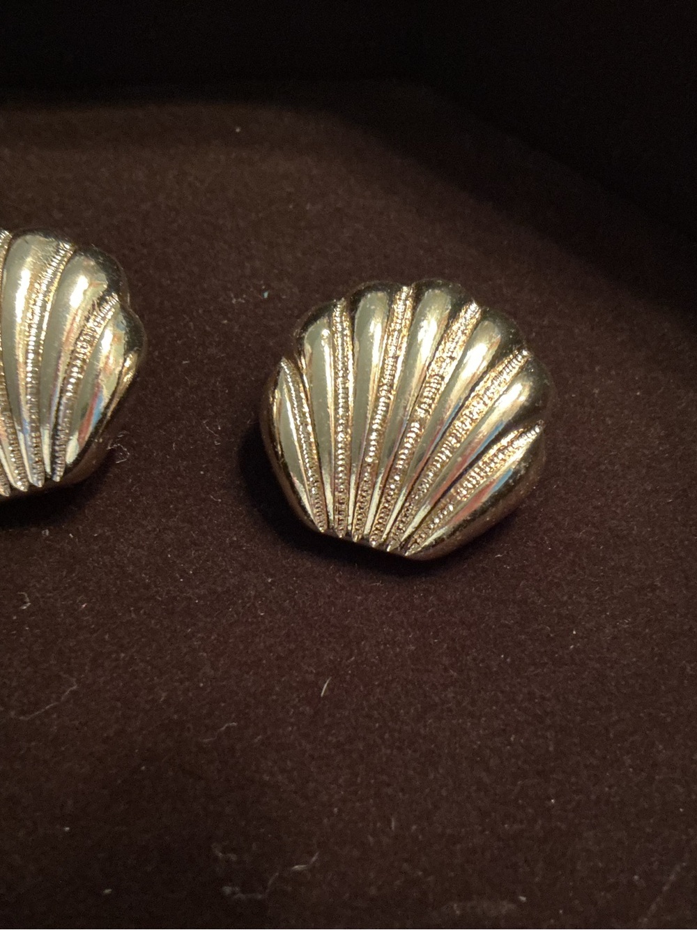 Gold Shell-Shaped Pierced Earrings